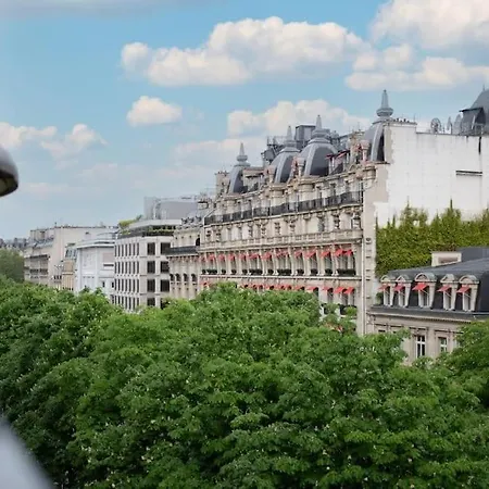 Avenue Montaigne Saint Honore Paris Exterior photo