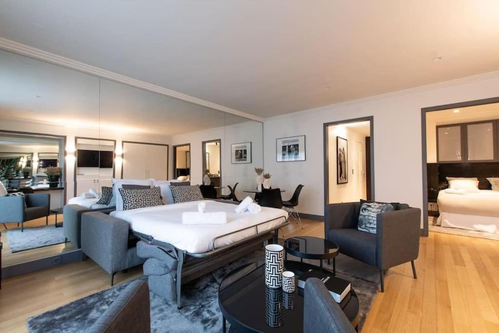 Appartamento Avenue Montaigne Saint Honore